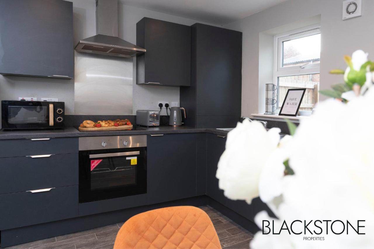 Champagne House - 4 Bed Property Plus 2 Sofa Beds By Bpne Darlington  Extérieur photo